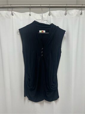 Sleeveless Black V-Neck Button Front Top